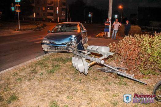 Пьяный водитель «Рено» сбил светофор в Пружанах