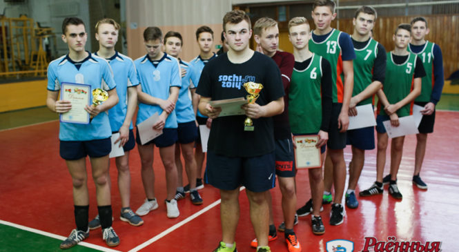 Завершилось первенство города по волейболу. Сильнейшие волейболистки в СШ №3, волейболисты — в Линово
