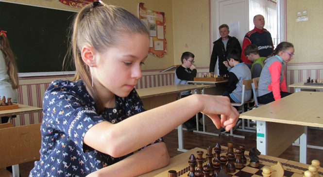 Более 60 учеников района приняли участие в соревнованиях по шашкам и шахматам