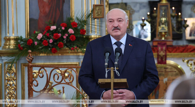 Лукашэнка ўпэўнены, што ў Беларусі ўдасца захаваць мір