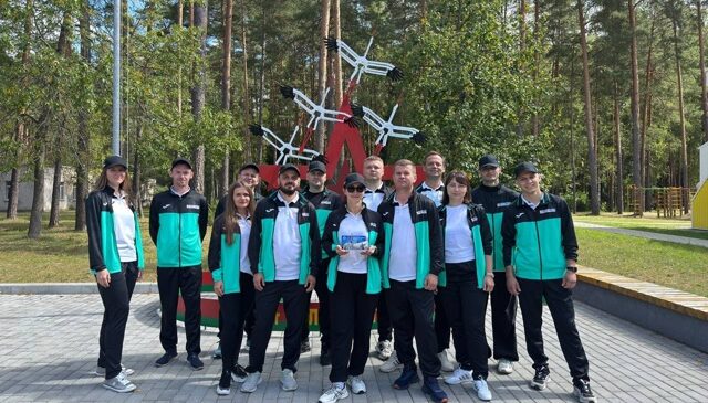 В конце августа озеро Гать в Барановичском районе стало эпицентром спортивного драйва и корпоративного единства
