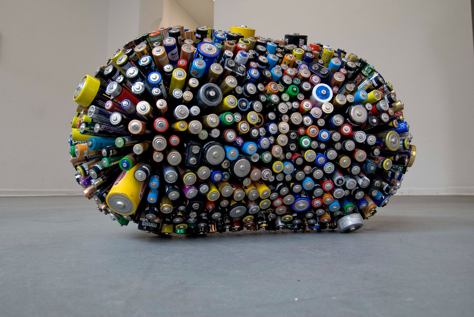 Опасная мелочь, или куда выбрасывать старые батарейки?