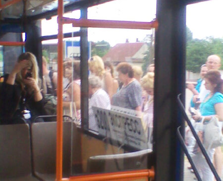 На что жалуются читатели дежурному корреспонденту?