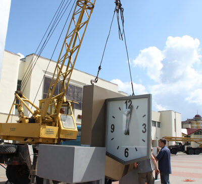 В Пружанах появились городские часы