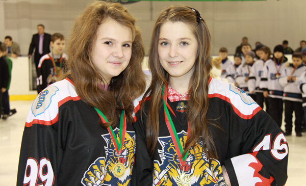 В хоккей играют настоящие… девчата