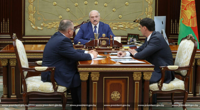 «Бюджет складывается лучше даже, чем мы думали, и лучше, чем могло быть», — заявил Александр Лукашенко на встрече с Министром по налогам и сборам Сергеем Наливайко и Председателем КГК Василием Герасимовым