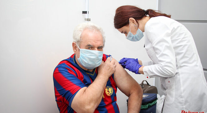 Лукашенко: в ближайшее время в Беларуси начнут разливать свою вакцину от COVID