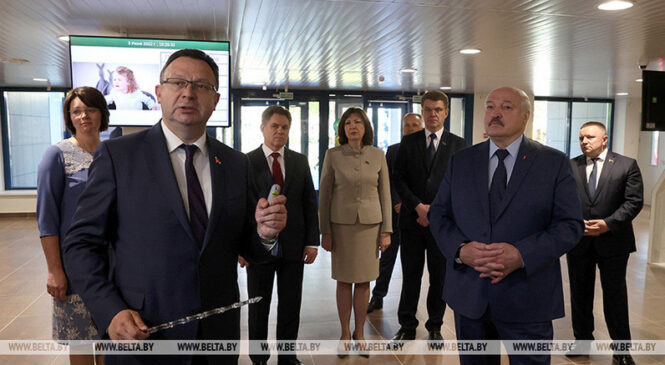 Лукашэнка: у гэту пару шалёных санкцый мы спраўляемся. І справімся!