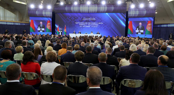 Лукашэнка: ля руля Беларусі знаходзяцца не алігархі, а людзі ад зямлі