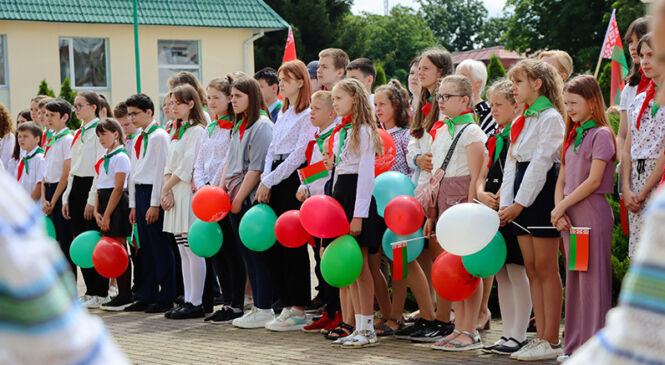 Пружанскі райвыканкам і раённы Савет дэпутатаў віншуюць з Днём Незалежнасці Рэспублікі Беларусь