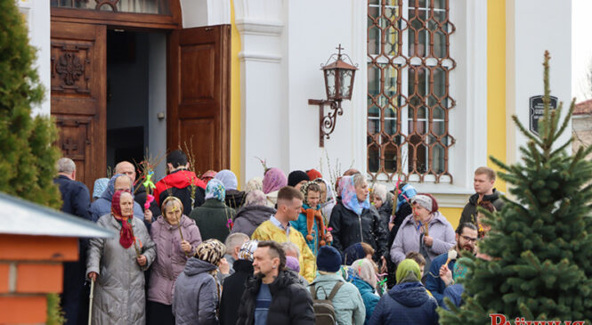 Прыхаджане Свята-Аляксандра-Неўскага і Свята-Мікольскага храмаў у Пружанах ўрачыста адзначалі Вербніцу