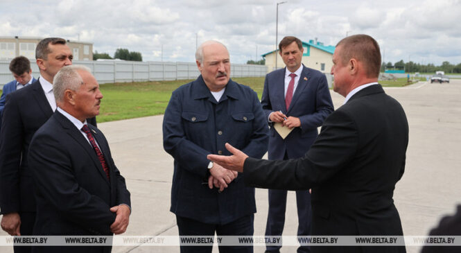Лукашэнка: наша задача — за пяцігодку адысці ад гэтых дзікіх ферм і пабудаваць тэхналагічныя комплексы