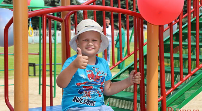 Новая дзіцячая пляцоўка ад ААТ «Шані-аграпрадукт» адкрылася ў Шанях (+многа фота і відэарэпартаж)