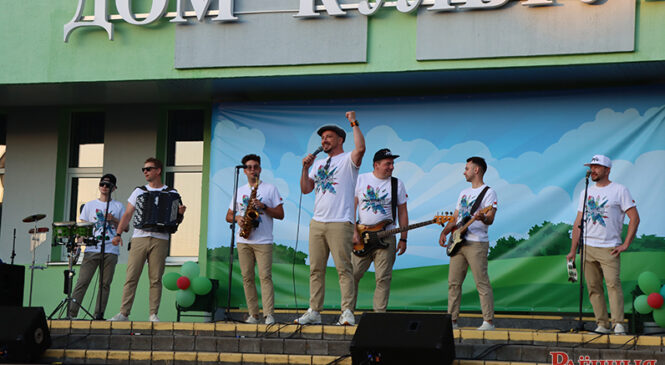 Віншаванні, узнагароджанні, «Уладары», «Дразды» і многае іншае: Клепачы адзначылі сваё свята (+фотаальбом)