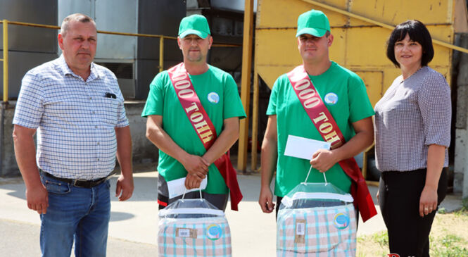 Першыя ў раёне трохтысячнікі на прасушцы зерня працуюць на КЗСВ-40 у «Велікасельскім Агра»