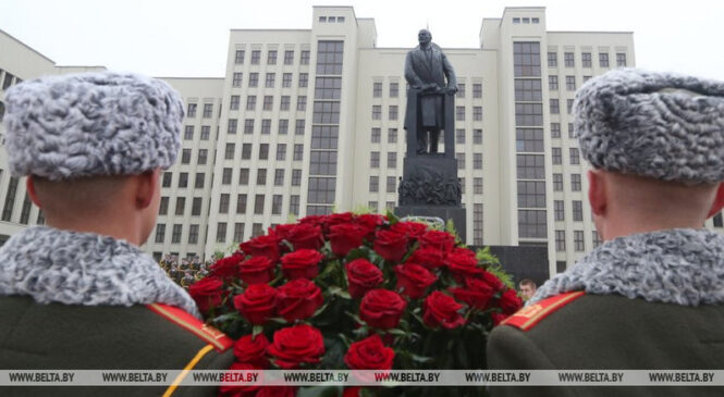 Лукашэнка: мы ўпэўнена пішам новую старонку ў тысячагадовым летапісе беларускага народа