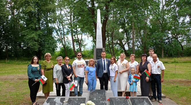 Вялікі аўтапрабег па памятных мясцінах Пружанскага раёна адбыўся ў Дзень Незалежнасці (+многа фота)