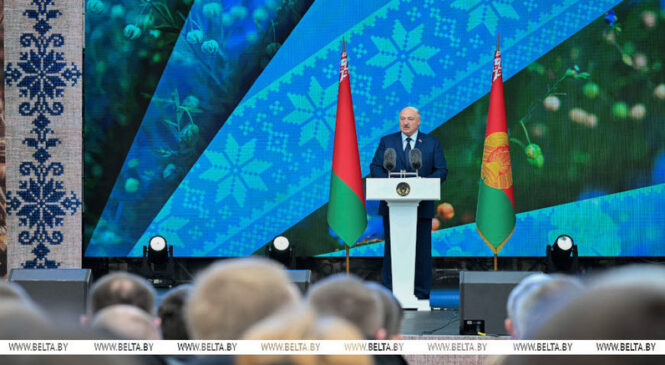 Якой Лукашэнка бачыць Віцебскую вобласць і каму трэба быць удзячным за мір у Беларусі? Галоўнае з паездкі Прэзідэнта ў Полацк