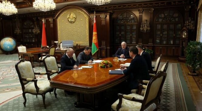 «Павінна быць беражлівае стаўленне». Лукашэнка пра кадравае забеспячэнне сістэмы МЗС