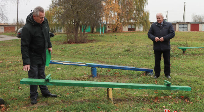 Што ў Слабудцы трэба ў парадак прывесці: дэпутаты пабывалі ў вёсцы і распрацавалі праграму дзеянняў