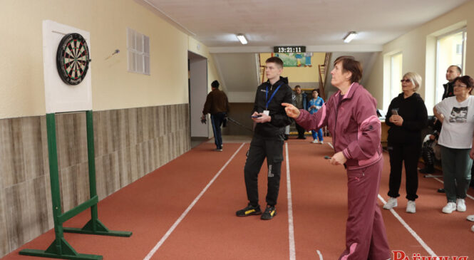Ветэраны фізкультуры і наведвальнікі аддзялення дзённага знаходжання ТЦСАН зноў даказалі, што ўзрост спорту не перашкода