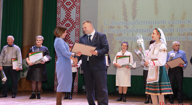Працаўнікоў аграрнага комплексу віншавалі і ўзнагароджвалі ў Пружанах (+многа фота і відэа)