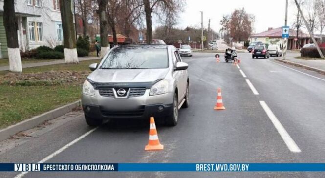 У Ружанах аўтамабілістка збіла мапедыстку