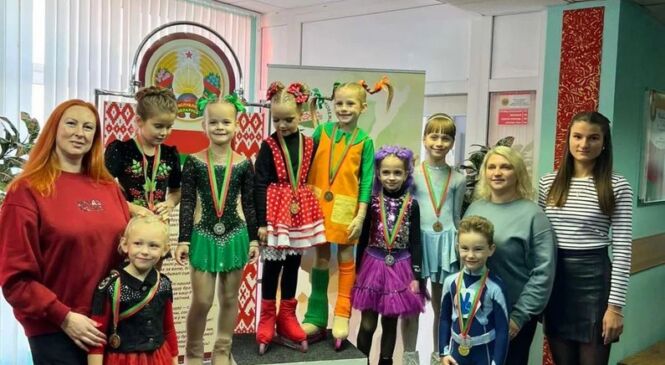 У залатой сярэдзіне і на п’едэстале размясціліся пружанскія фігурысты па выніках дамашніх спаборніцтваў