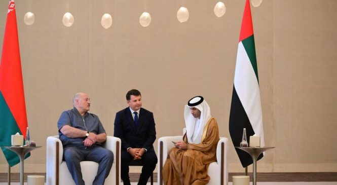 Аляксандр Лукашэнка прыляцеў з рабочым візітам у ААЭ