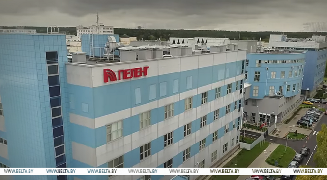 Аляксандр Лукашэнка павіншаваў калектыў і ветэранаў ААТ «Пеленг» з 50-годдзем з дня ўтварэння арганізацыі