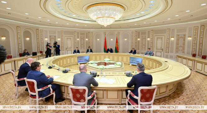 Александр Лукашенко: Беларуси интересен опыт Самарской области в ракетостроении и самолетостроении