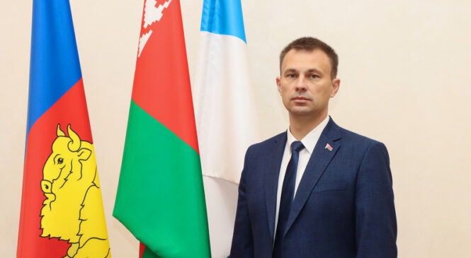 Пагаварылі аб самым важным перад стартам новага навучальнага марафону з начальнікам аддзела па адукацыі райвыканкама Аляксандрам Момлікам