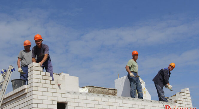 ПМК-21 — першае і самае буйное будаўнічае прадпрыемства, якое было створана ў раёне, калі паўстала неабходнасць згуртаваць усе сілы дзеля развіцця эканомікі рэгіёна.