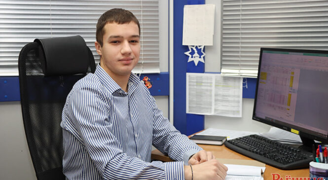 Филиал «Пружанские электрические сети» РУП «Брестэнерго» принял в свой коллектив новых молодых специалистов. Среди них Дмитрий Янушкевич, выпускник Гродненского государственного университета имени Янки Купалы