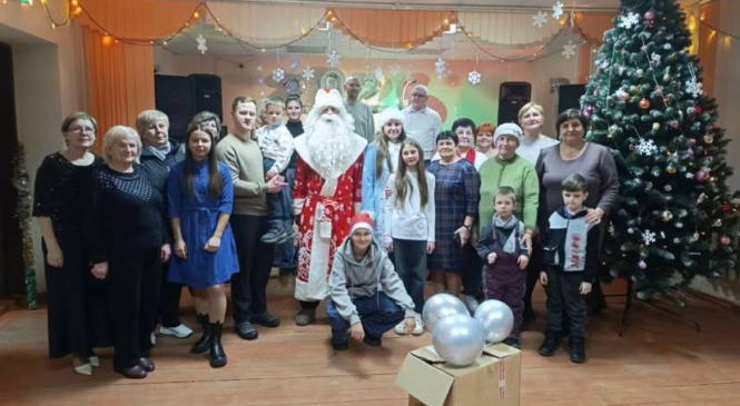 Шени окунулись в Новогоднюю сказку: Баба Яга, Шейх и гармошка-сюрприз!