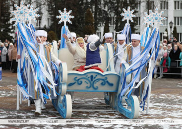 Перформанс на стилизованных машинах, спецэффекты, дрифтеры. Чем удивит парад на фестивале «Берестейские сани»
