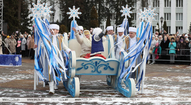 Перформанс на стилизованных машинах, спецэффекты, дрифтеры. Чем удивит парад на фестивале «Берестейские сани»