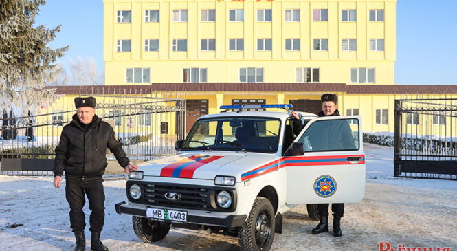Адразу два новых аўтамабіля атрымалі на пачатку бягучага года сілавыя ведамствы: аддзел па надзвычайных сітуацыях і аддзел Дэпартамента аховы.