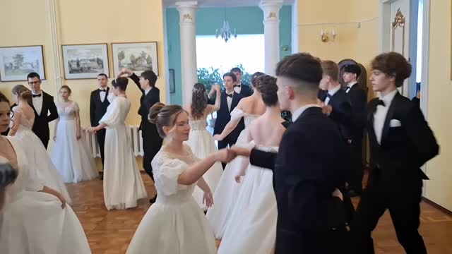 Ослепительная красота и вдохновение: наши учащиеся на ежегодном Рождественском балу
#пружаны #рекомендации #танцыПружаны #fyp