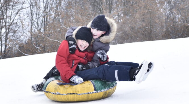 Как кататься на тюбингах, чтобы не уехать на скорой — советы Минздрава