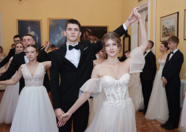 В музее-усадьбе «Пружанский палацик» прошел районный Рождественский бал учащейся молодёжи
