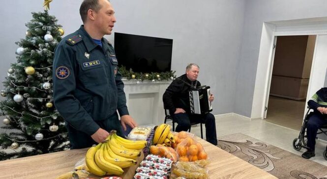 Акция «От всей души» в аг. Лысково: визит спасателей к пожилым людям