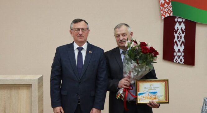 Адбылося ўрачыстае мерапрыемства ў актавай зале станцыі хімізацыі з нагоды ўшанавання дырэктара ўстановы Уладзіміра Калымаго