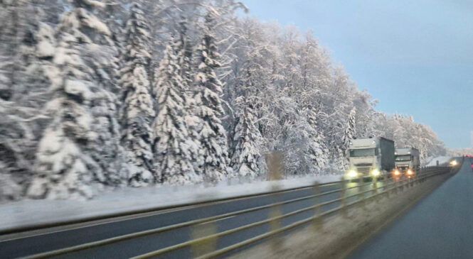 Спасатели предупреждают о рисках гололедицы на дорогах страны