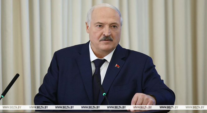 Лукашенко: Беларусь проводила и будет проводить многовекторную политику