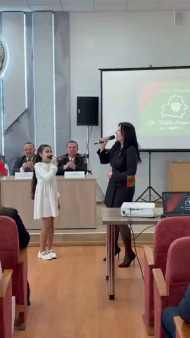 Акция "Мы - граждане Беларуси" 

Видеофакт. Музыкальный подарок от первого секретаря райкома ОО "БРСМ" Анастасии Максименко.