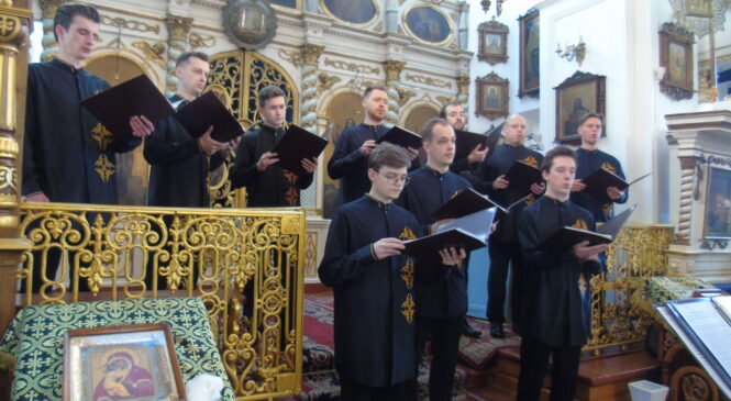 Мужчынскі хор «Усіхсвяцкі» кафедральнага сабора ў гонар Усіх Святых у г. Мінску можна назваць унікальным