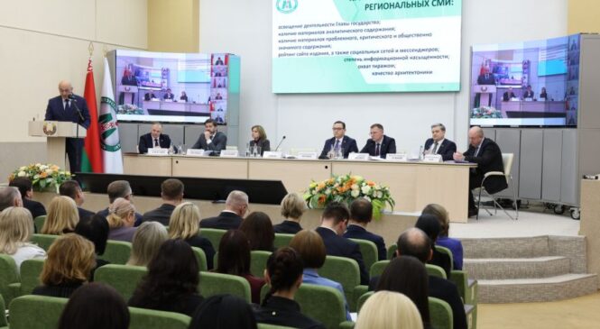 Марков: доверие белорусов к государственным СМИ растет