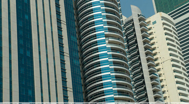 Власти Дубая и Абу-Даби поручили отелям продлить проживание туристов из-за отмены рейсов