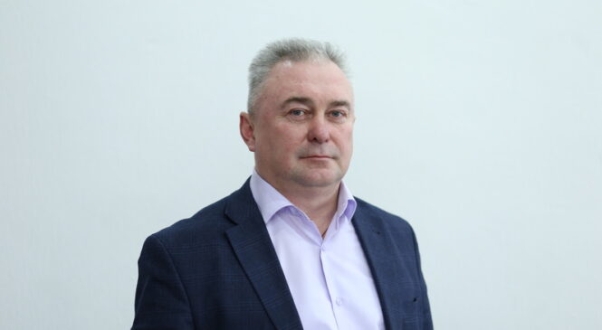 У нашай краіне адзначаецца Дзень работнікаў бытавога абслугоўвання і жыллёва-камунальнай гаспадаркі. У Беларусі гэта свята было ўстаноўлена Указам Прэзідэнта ад 1998 года і ўжо амаль два дзесяцігоддзі штогод адзначаецца ў чацвёртую нядзелю сакавіка